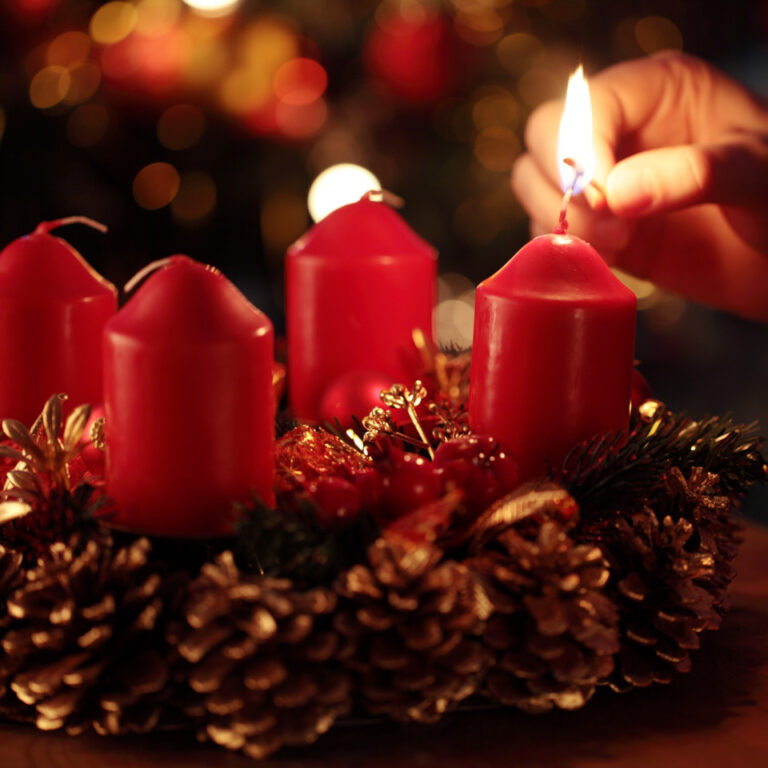 web-candle-first-advent-wreath-c2a9-magdalena-kucova-cc